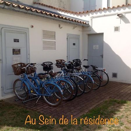 Eole, Idealement Situe Sur Le Port De St Martin De Re Saint-Martin-de-Ré Exterior photo