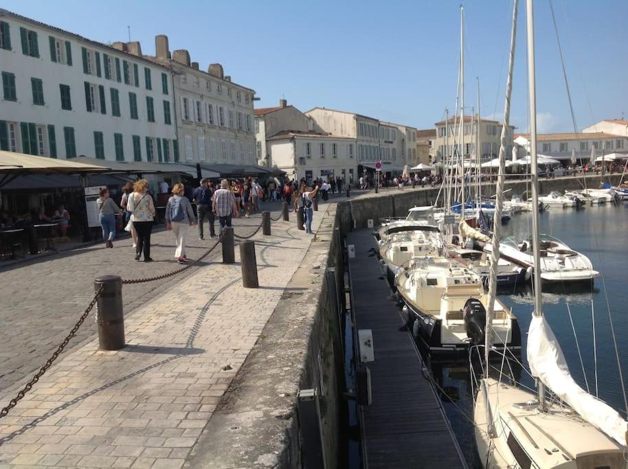 Eole, Idealement Situe Sur Le Port De St Martin De Re Saint-Martin-de-Ré Exterior photo